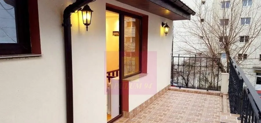 Casa cu 5 camere si doua terase Zona Primariei Sectorului 1