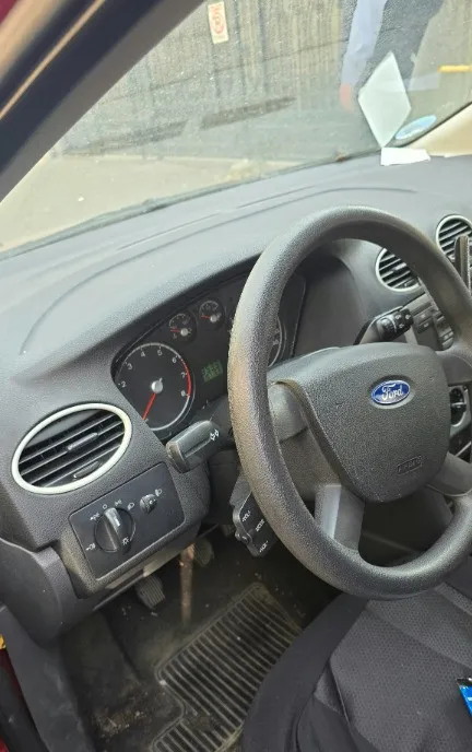 Ford focus 1 8 2006 1 200 eur