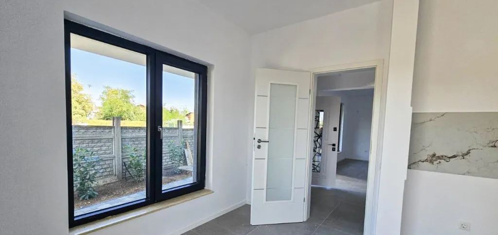 Vila noua 160 mp construiti 320 mp teren ros