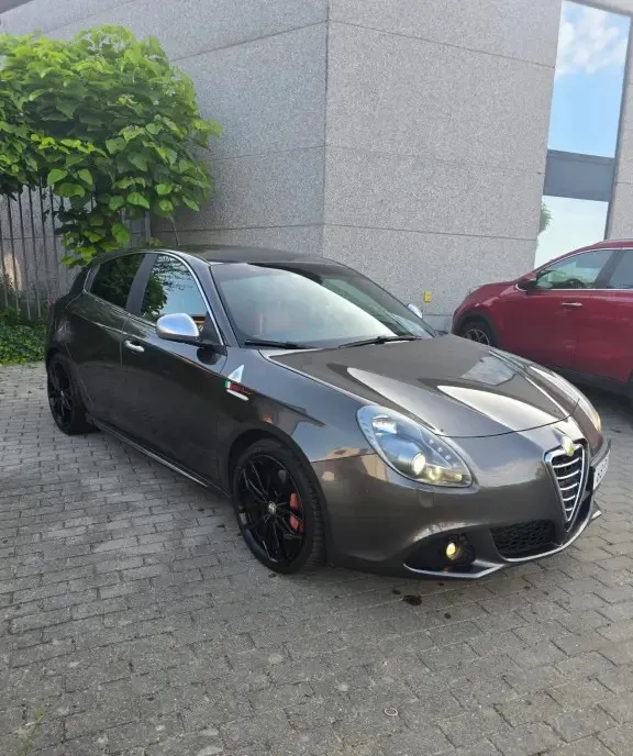 Alfa Romeo quadrofolio verde 5 600 eur