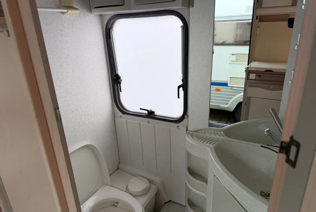 Rulota Adria rsquo 97 bull Wc Fix Cadita bull Boiler Truma- bull 2 spatii bull 4 200 eur