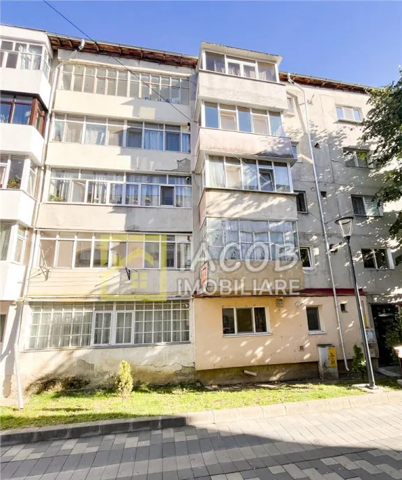 Apartament 3 camere decomandate Etaj 1 Str Tudor Vladim