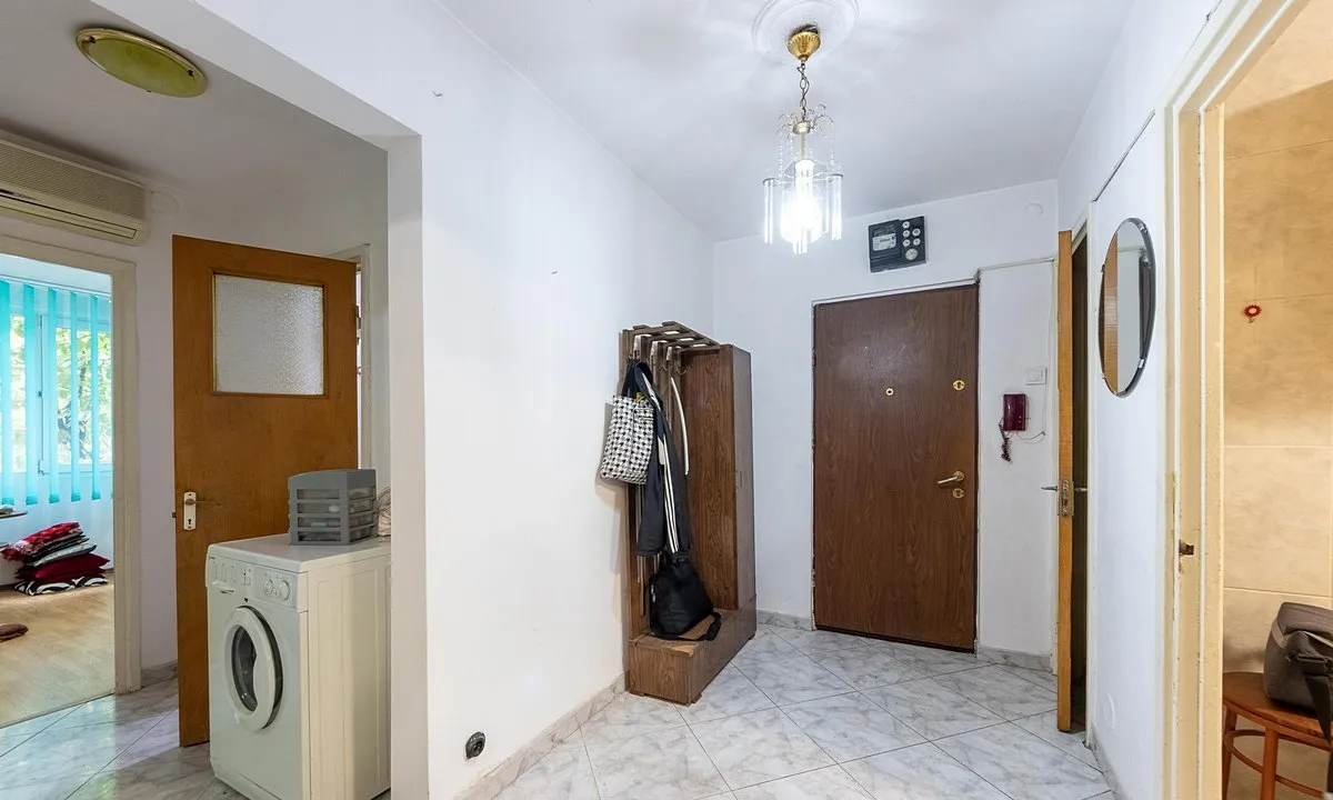 Calea Rahovei bcr 3 camere decomandat parter inalt/4