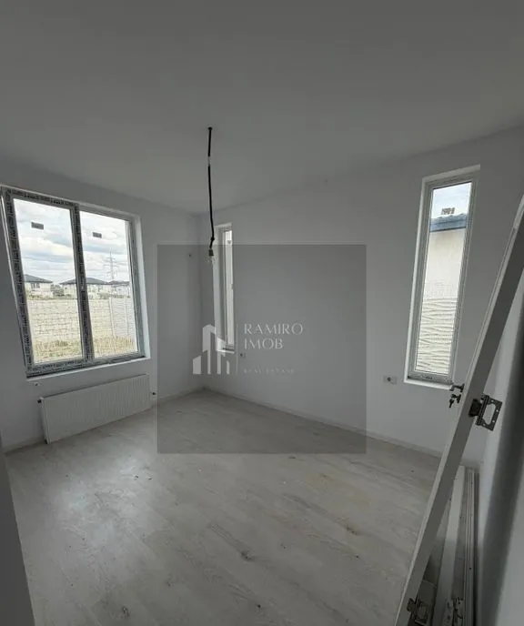 Casa parter 4 camere Comuna Berceni / Radu Voda