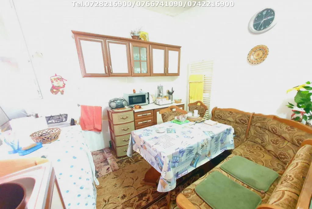 Casa Teren aferent si Anexe Str Petresti