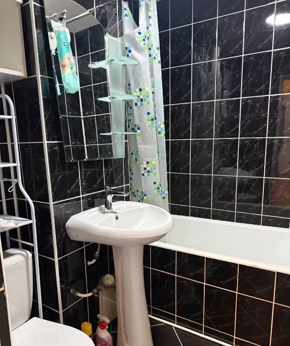 Inchiriez apartament 2 camere in Vaslui strada Avantului