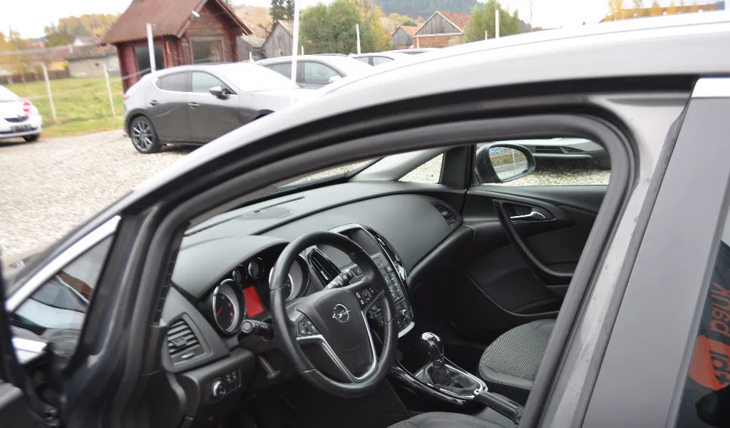 Opel Astra 1 6 Cdti 110CP 5 999 eur