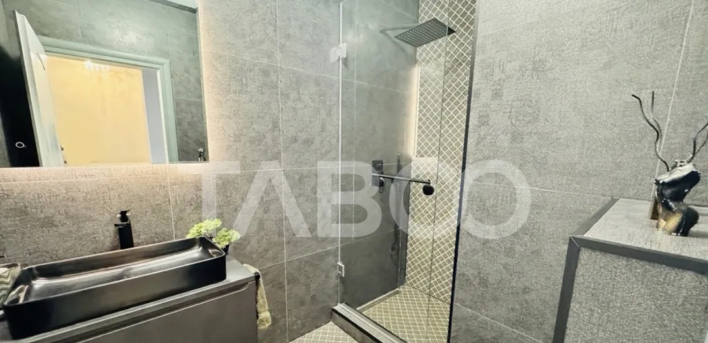 Apartament modern 3 camere 3 balcoane 2 bai 2 locuri parcare