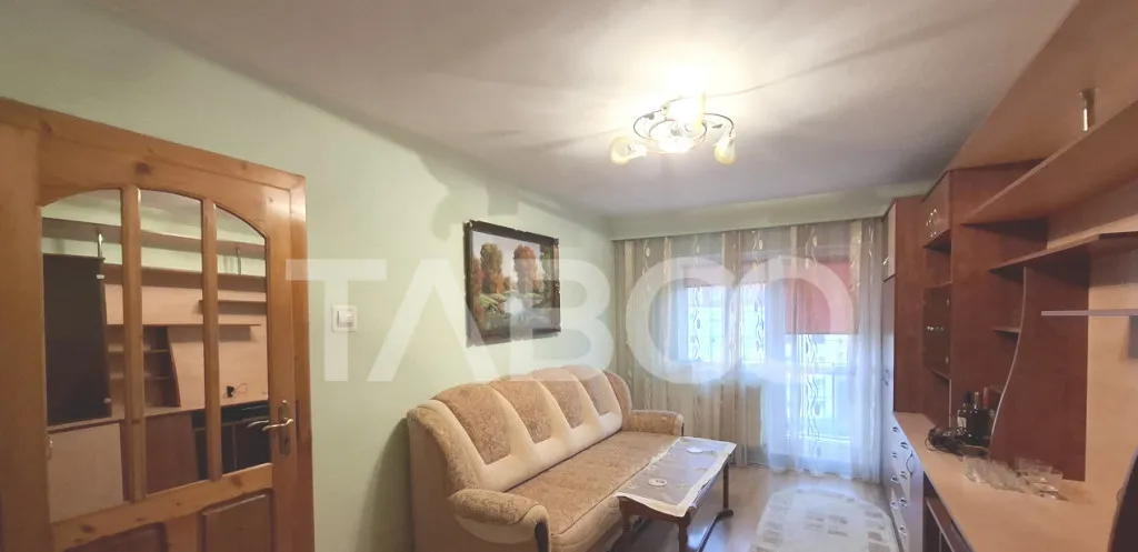 Apartament 3 camere de vanzare decomandat 58 mp zona Valea A