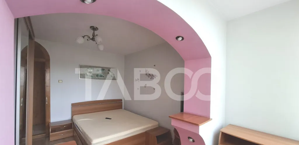 Apartament 3 camere de vanzare decomandat 58 mp zona Valea A