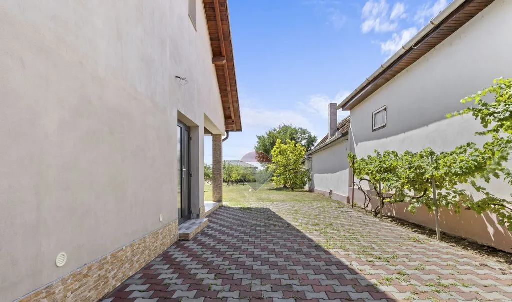 Casa noua 246 mpc cu teren 1363 mp de vanzare Sannicolau Mic Arad