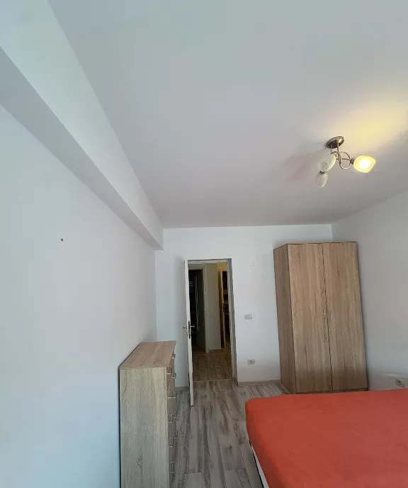 Apartament 2 camere zona tractorul str George Bacovia