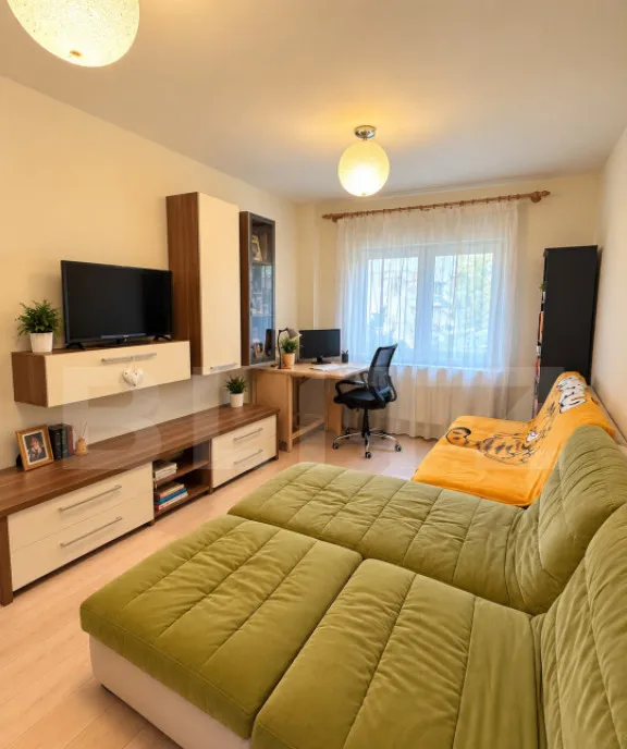 Apartament 4 camere 77 mp zona Plopilor