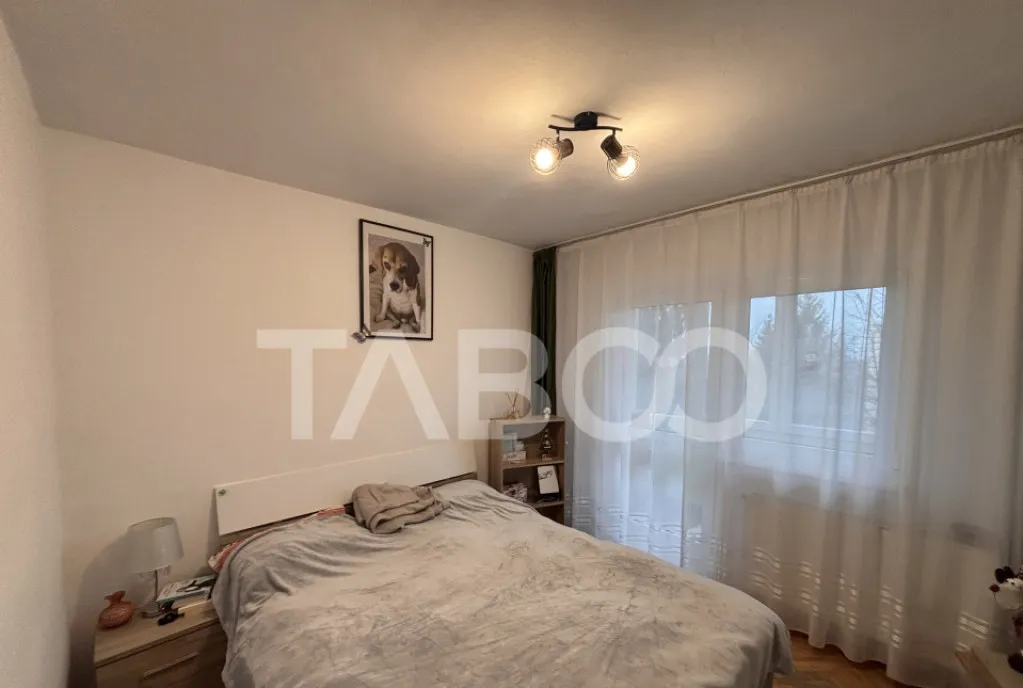 Apartament decomandat 3 camere de vanzare etaj 2 Valea Aur