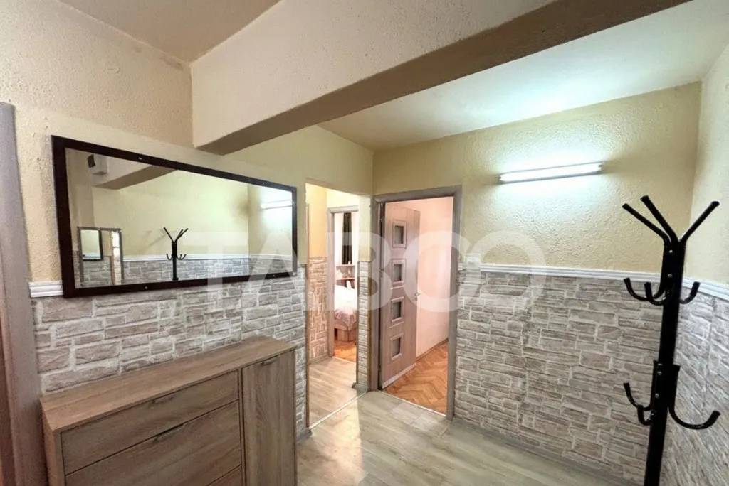 Apartament decomandat 3 camere de vanzare etaj 2 Valea Aur