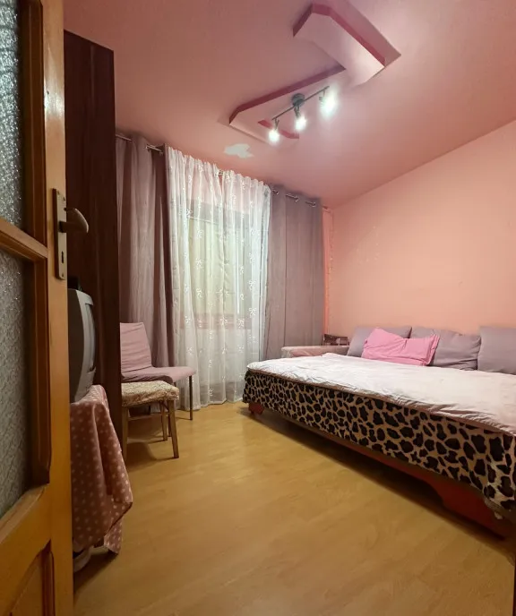 Apartament 3 camere decomandat zona Radu Negru etaj 2