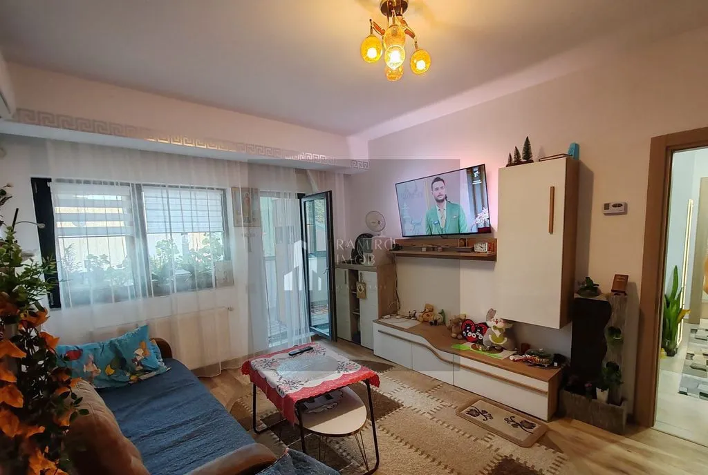 Apartament 2 camere Sector 5 Pecineaga/Salaj decomandat centrala