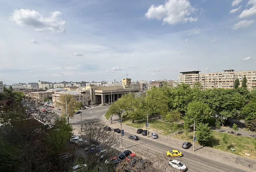 2 Camere vis a vis Gara de Nord Bd Dinicu Golescu Comis