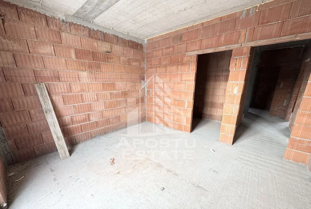 Duplex cu 4 camere bucatarie separata toate utilitatile la asfalt