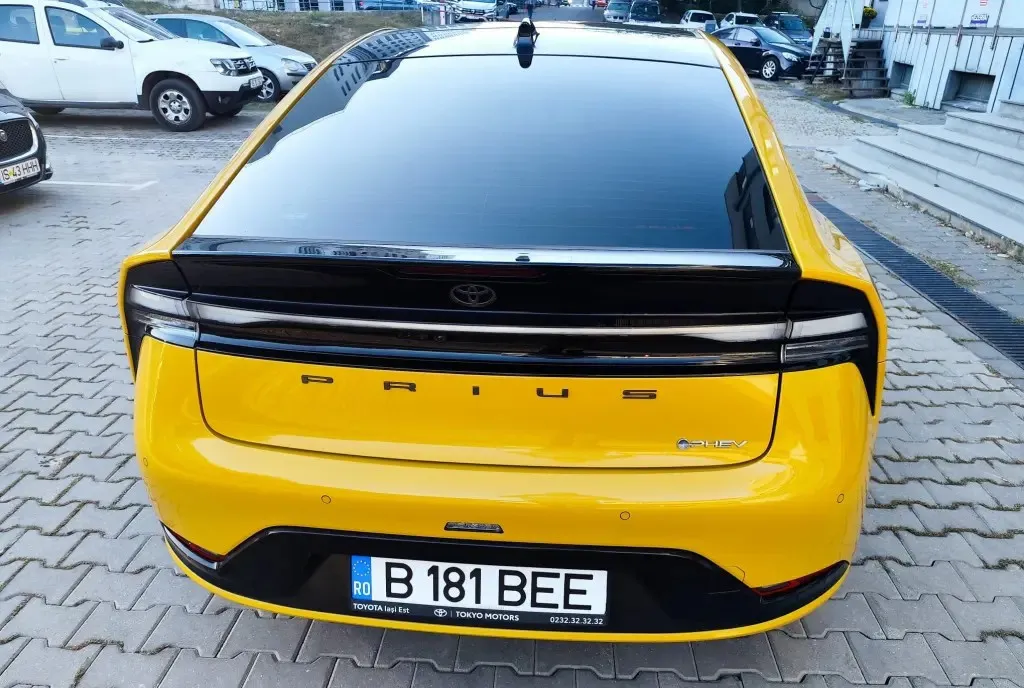 Toyota Prius Plug-In EXCLUSIVE cu panou solar 20 500 eur