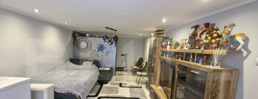 Casa de vanzare cu teren generos - ideala pentru f