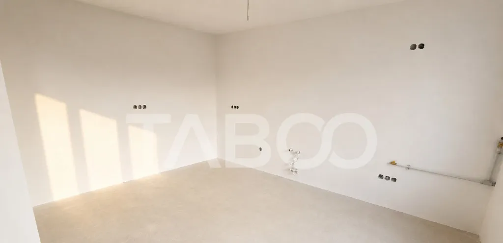 Casa de vanzare cu 3 camere 2 bai si 2 parcari zona Lidl Arh