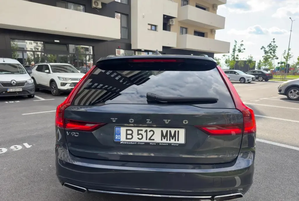 VOLVO V90 D5 AWD Inscription 235 CP 25 499 eur