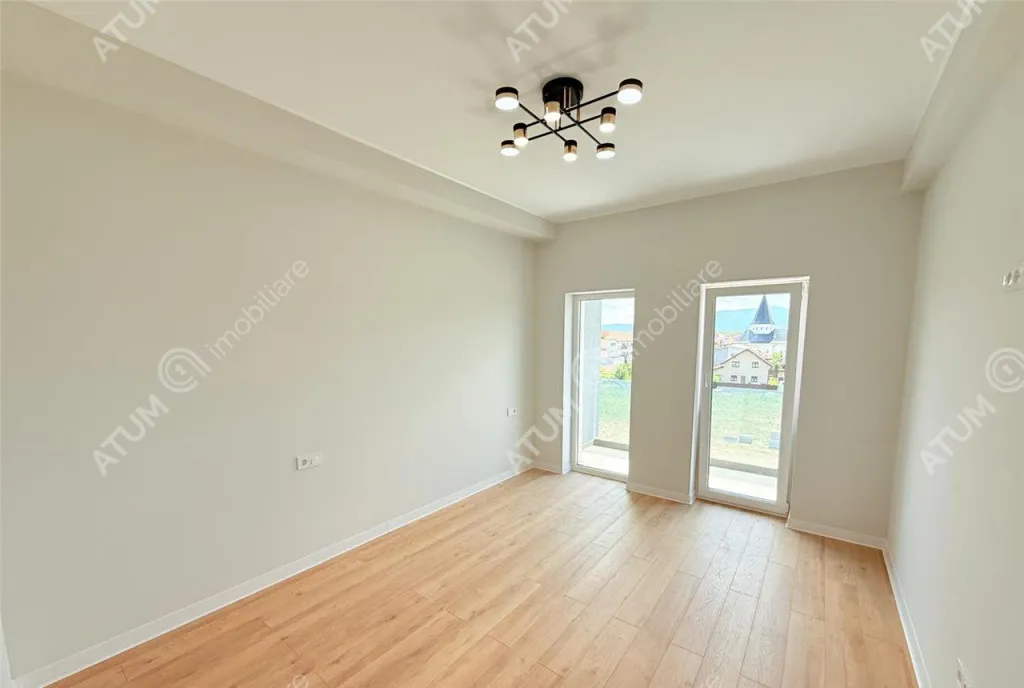 Casa la cheie 4 camere decomandate si 340 mp ter