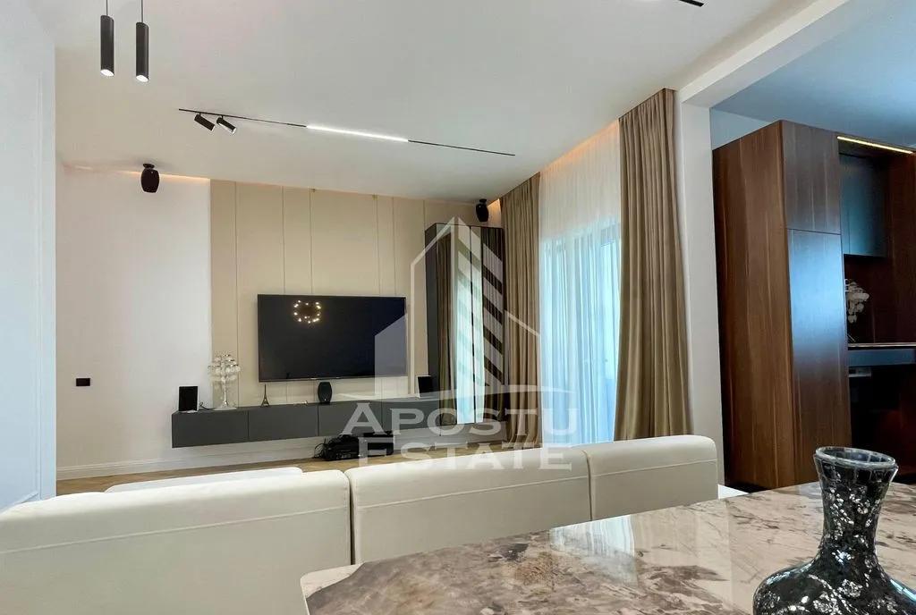 Duplex modern Chisoda stadiul la alb