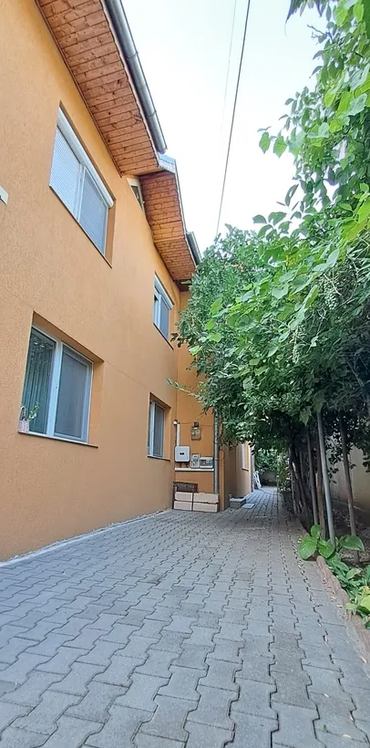 Casa primitoare zona Bld Ferdinand Gara de Est curte proprie si parcare