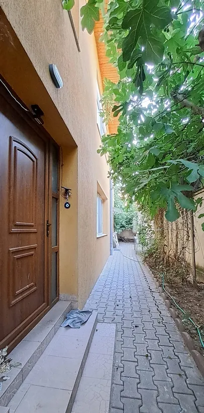 Casa primitoare zona Bld Ferdinand Gara de Est curte proprie si parcare