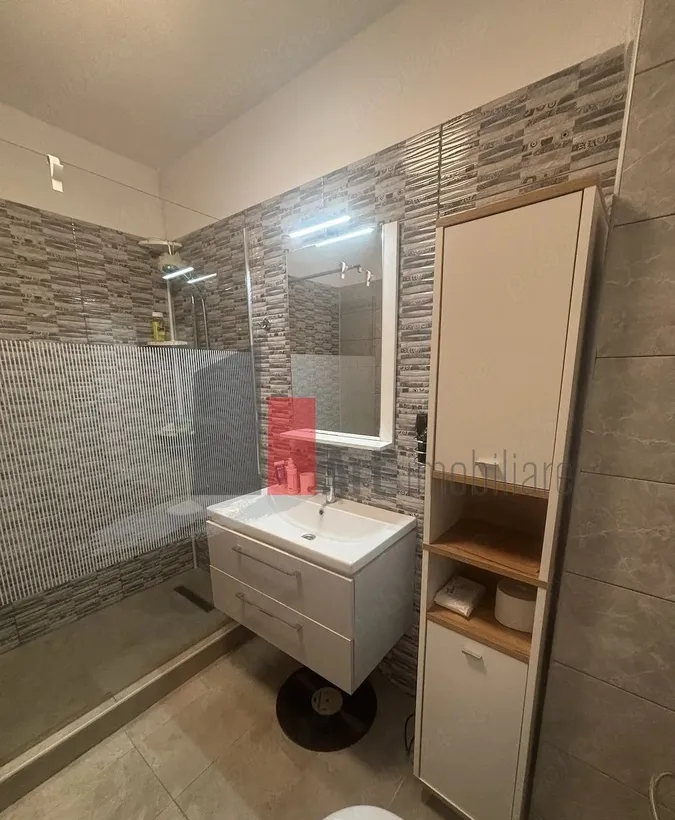 Vanzare apartament 3 camere Pacii 2 locuri de parcare
