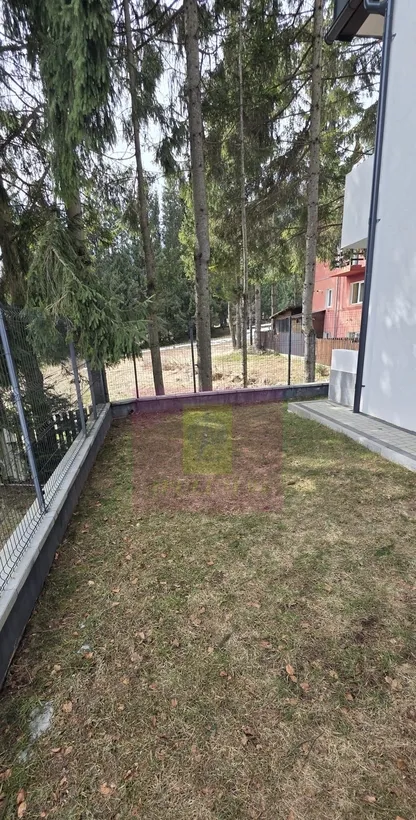 Apartament cu 2 camere de vanzare in Busteni curte si loc de parcare