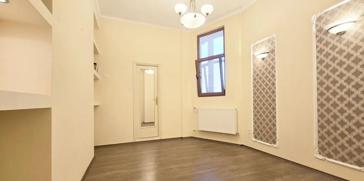 Piata Unirii vis a vis de Magazinul Unirea apartament 3 camere ultracentral