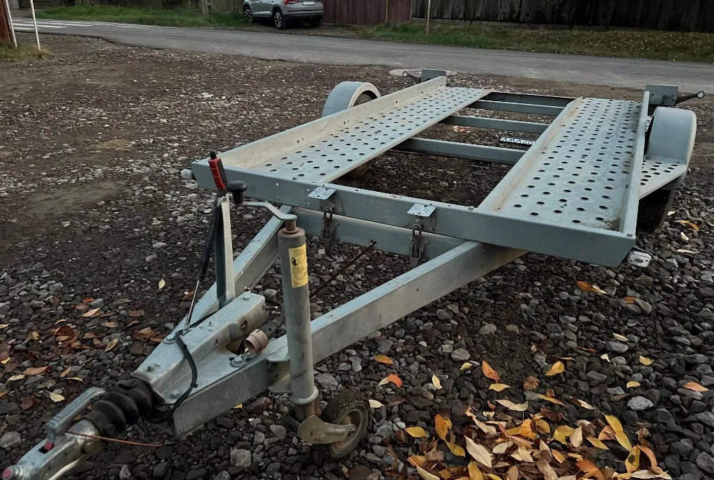 Trailer 1500 kg de la proprietar 2 250 eur