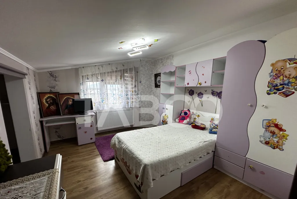 Casa de vanzare cu 5 camere si teren 426 mp 2 fronturi in Ar