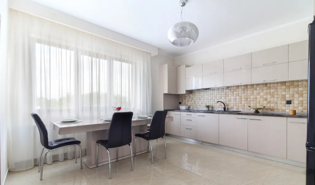 Casa la cheie cu 5 camere si 4 bai Buna Ziua 200 mp zona
