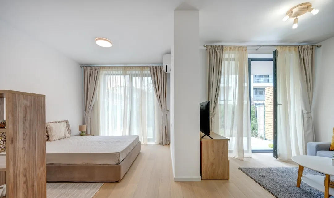 Baneasa Studio cu gradina si loc parcare prima inchiriere The Ivy