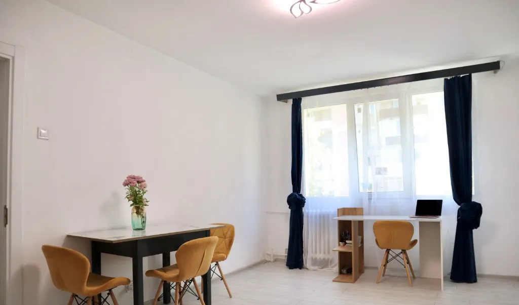 Apartament 4 camere 2 bai renovat 5 min metrou Pacii mobilat