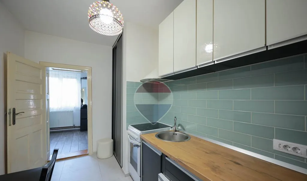 De vanzare casa cu 5 camere in zona Velenta