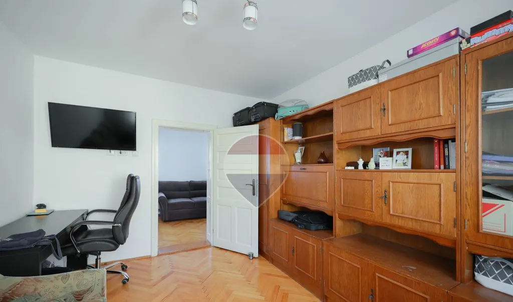 De vanzare casa cu 5 camere in zona Velenta