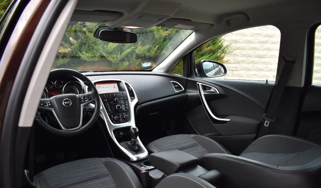 Opel Astra an 2014 motor 1 7 culoare maro 4 850 eur