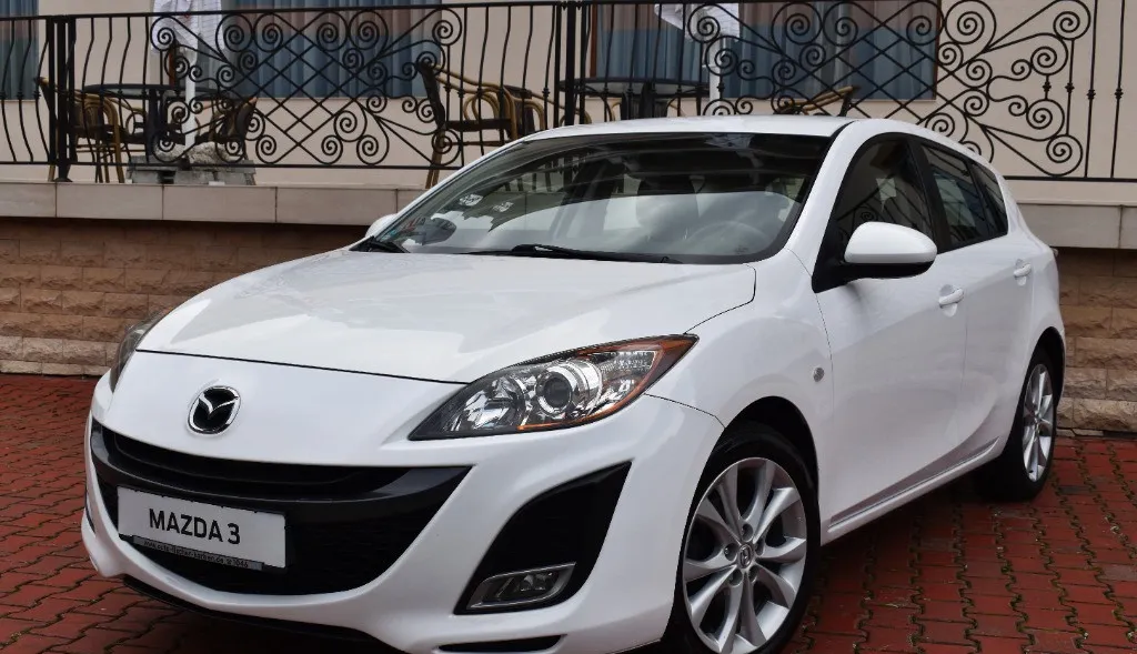 Mazda 3 motor 1 6 105 CP an 2011 alb metalizat 4 450 eur