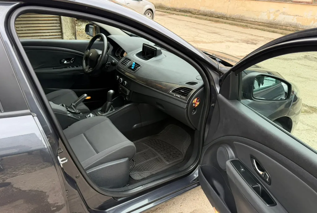 Renault Megane 3 Grandtour 1 5 dCi 90CP 2013 Navi Rate Buy-Back 2 950 eur
