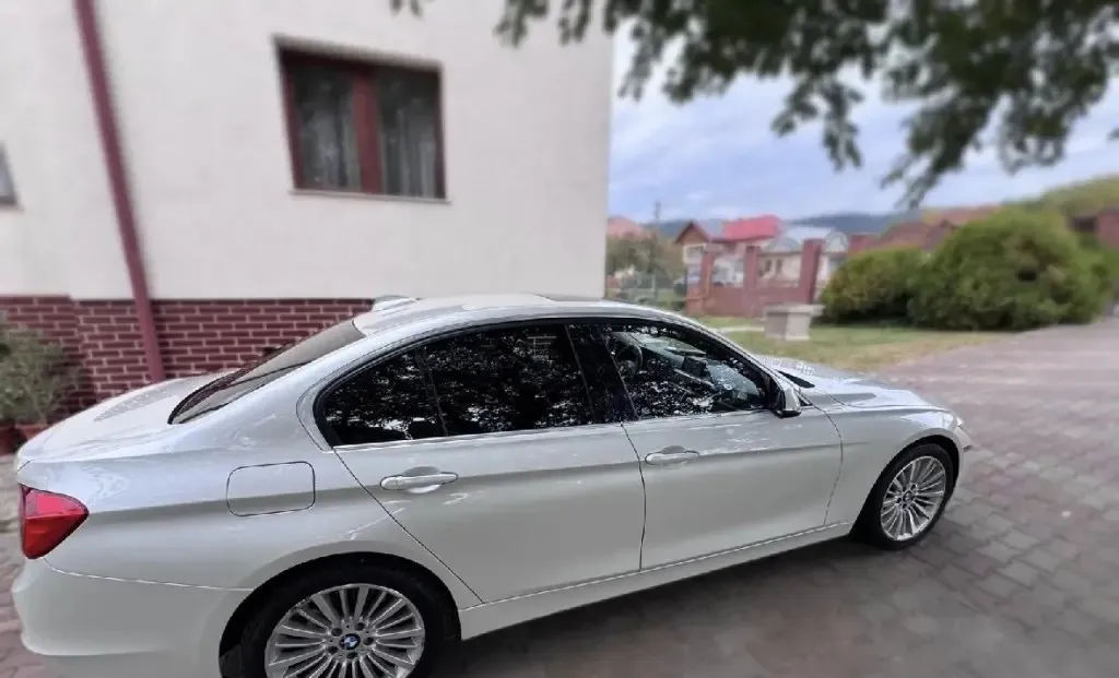 BMW Seria 3 328d 2014 Head-Up Display Keyless Entry Scaune electrice 14 500 eur