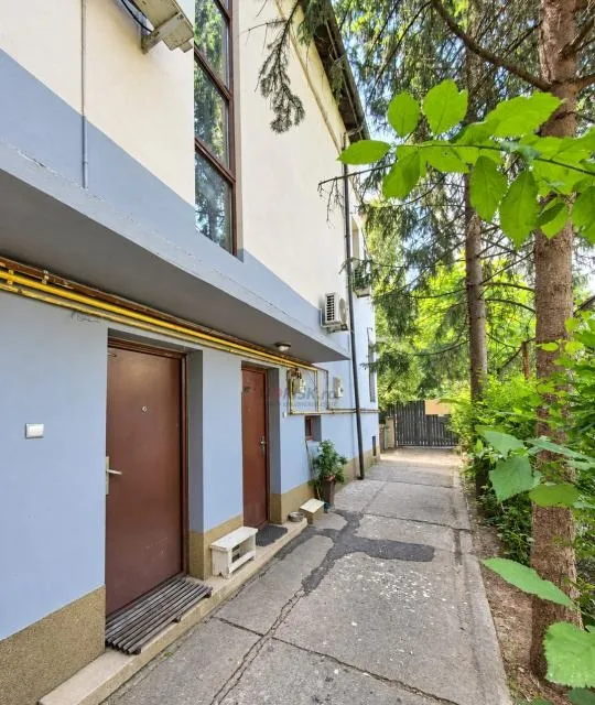 Domenii la 10 m de metrou apartament 3 camere anexa 188 mp si curte 122 mp