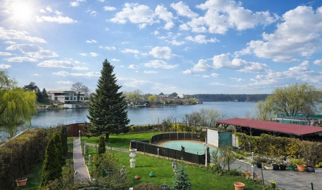 Refugiu exclusivist pe malul lacului Snagov proprietate rara