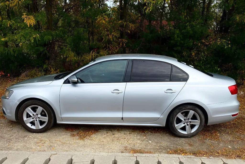 Volkswagen Jetta 2011 1 6 TDI DSG 204 400 km Reali Cutie automata REPARATA 5 400 eur