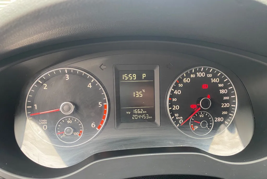 Volkswagen Jetta 2011 1 6 TDI DSG 204 400 km Reali Cutie automata REPARATA 5 400 eur