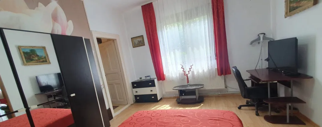 Casa cu 4 camere si 2 bai aproape de Iulius Mal
